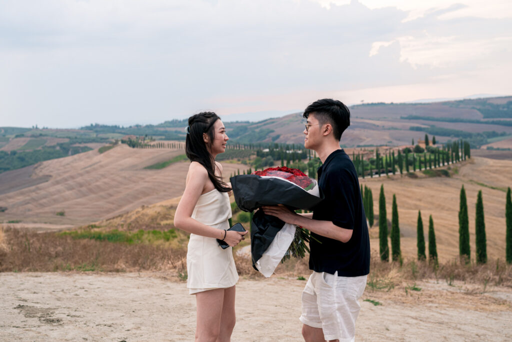 Proposal wedding photographer agriturismo baccoleno Siena