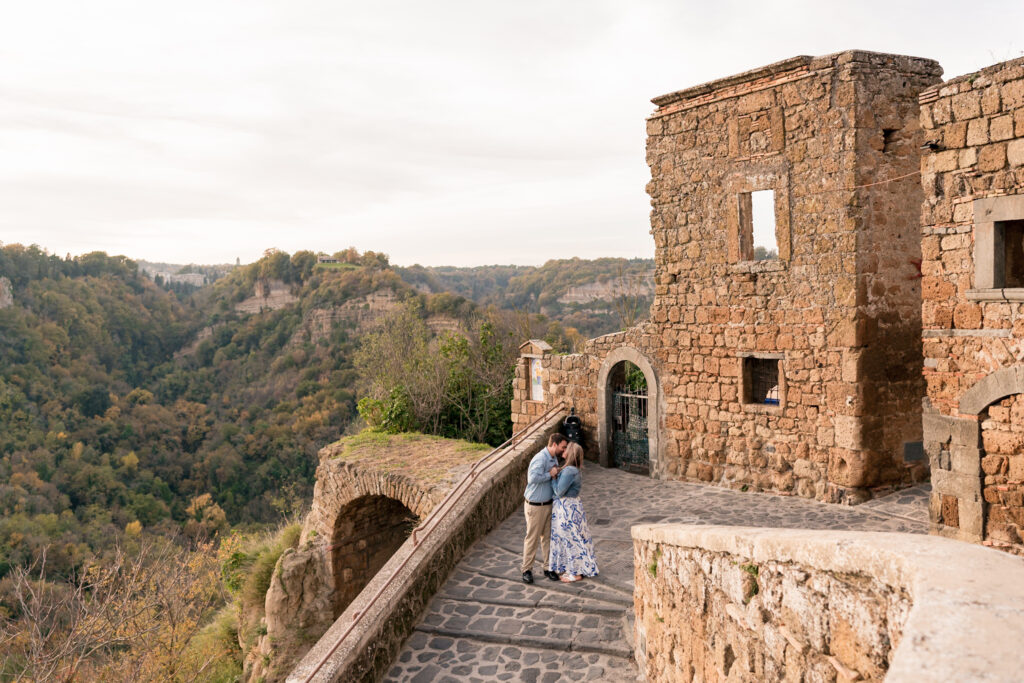 Proposal photographer in Civita di Bagnoregio